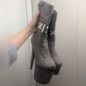 Chic Gray Platform Heeled Boots